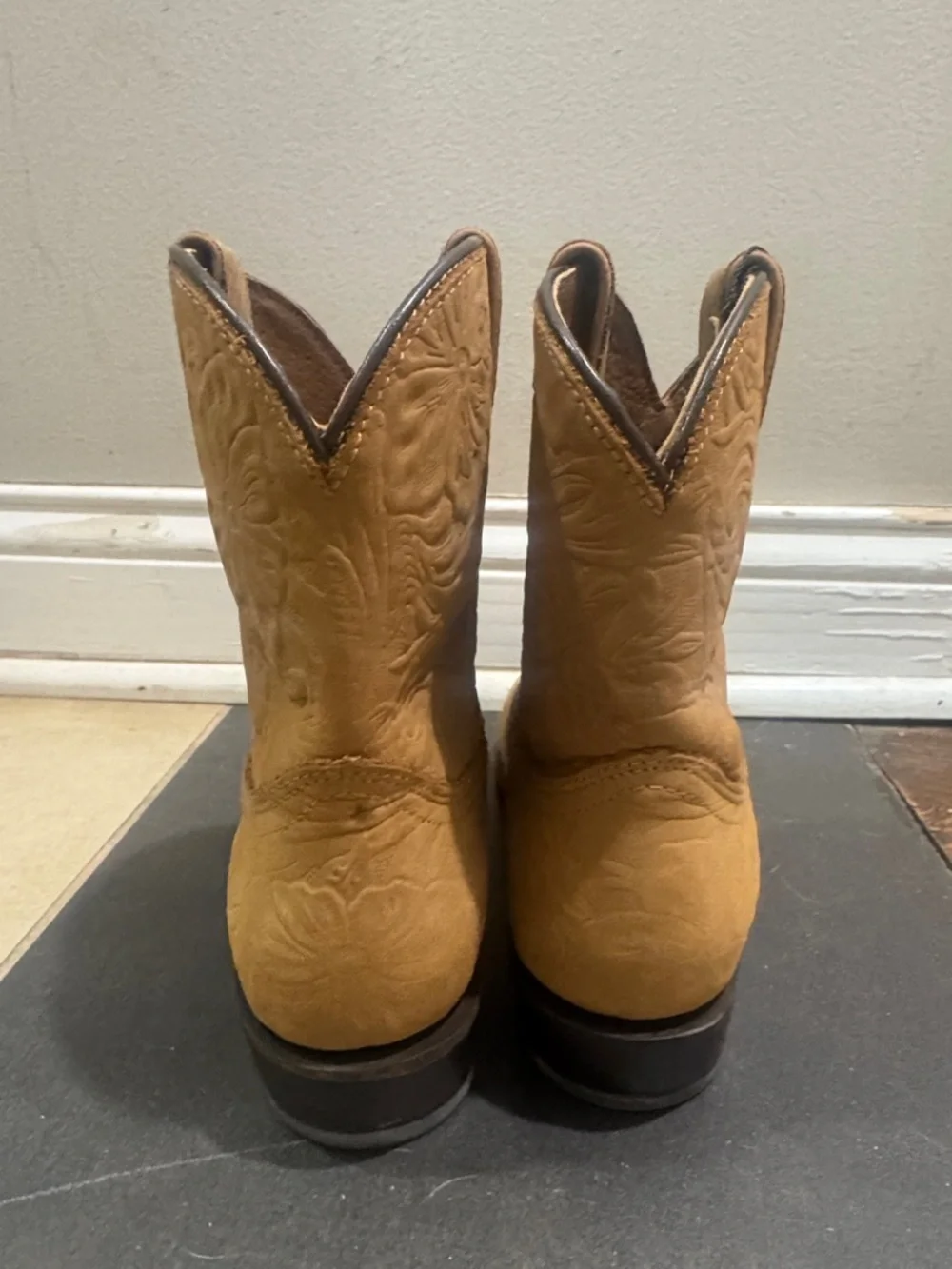 Frye Billy Short Marigold Floral Embossed Leather Western Ankle Boots 8